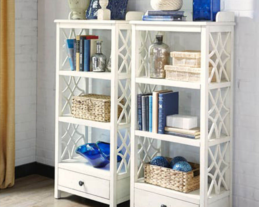 image of Trisha Yearwood Honeysuckle Etagere